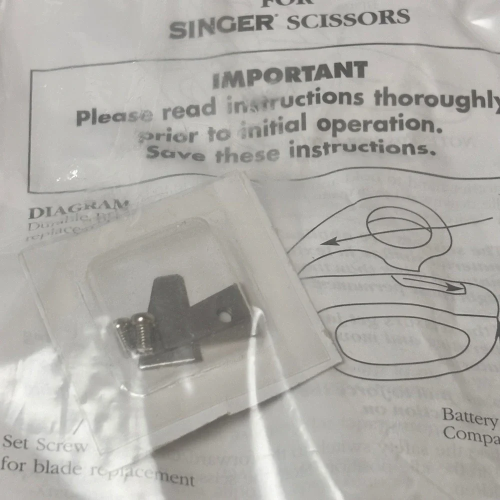 Singer Electric‎ Scissors Handheld Battery Operated White with Spare Blade